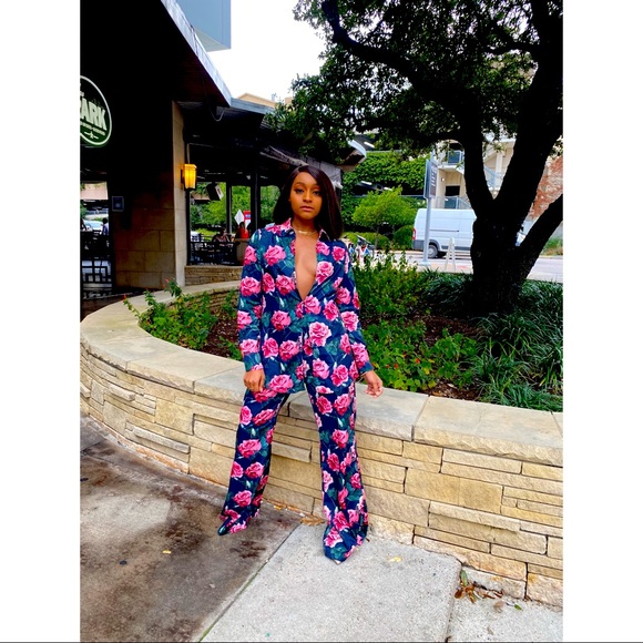 🚨SOLD🚨PrettyLittleThing Floral Navy Set - Picture 5 of 6